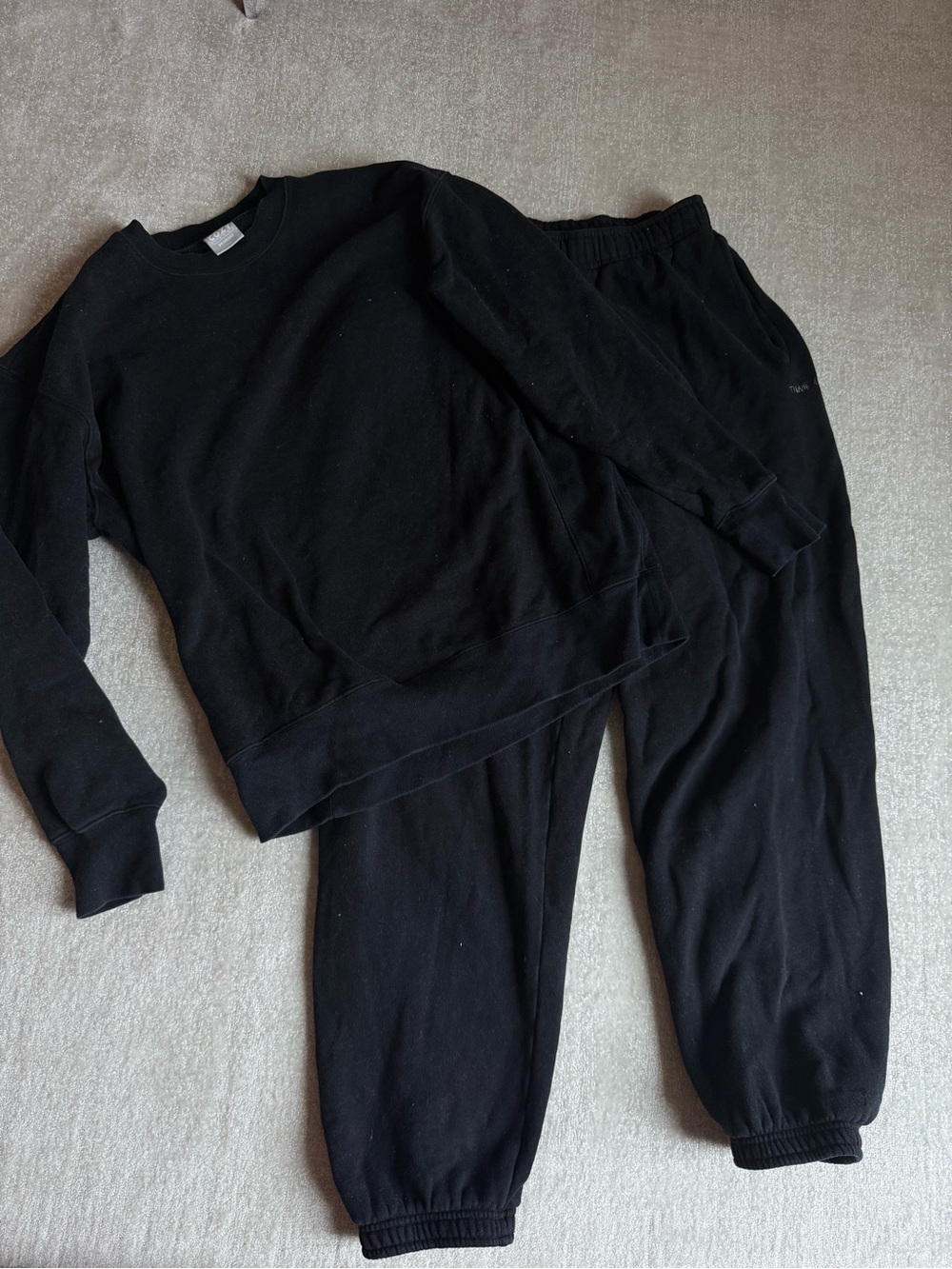 ARITZIA TNA Cozy Sweatfleece Black Set